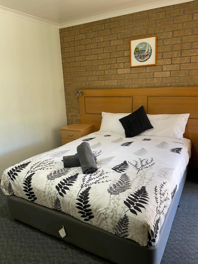 Darling Junction Motor 3* Wentworth